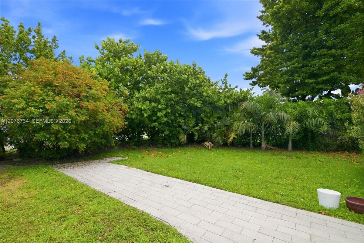 8975 Froude Avenue Property Photo 32