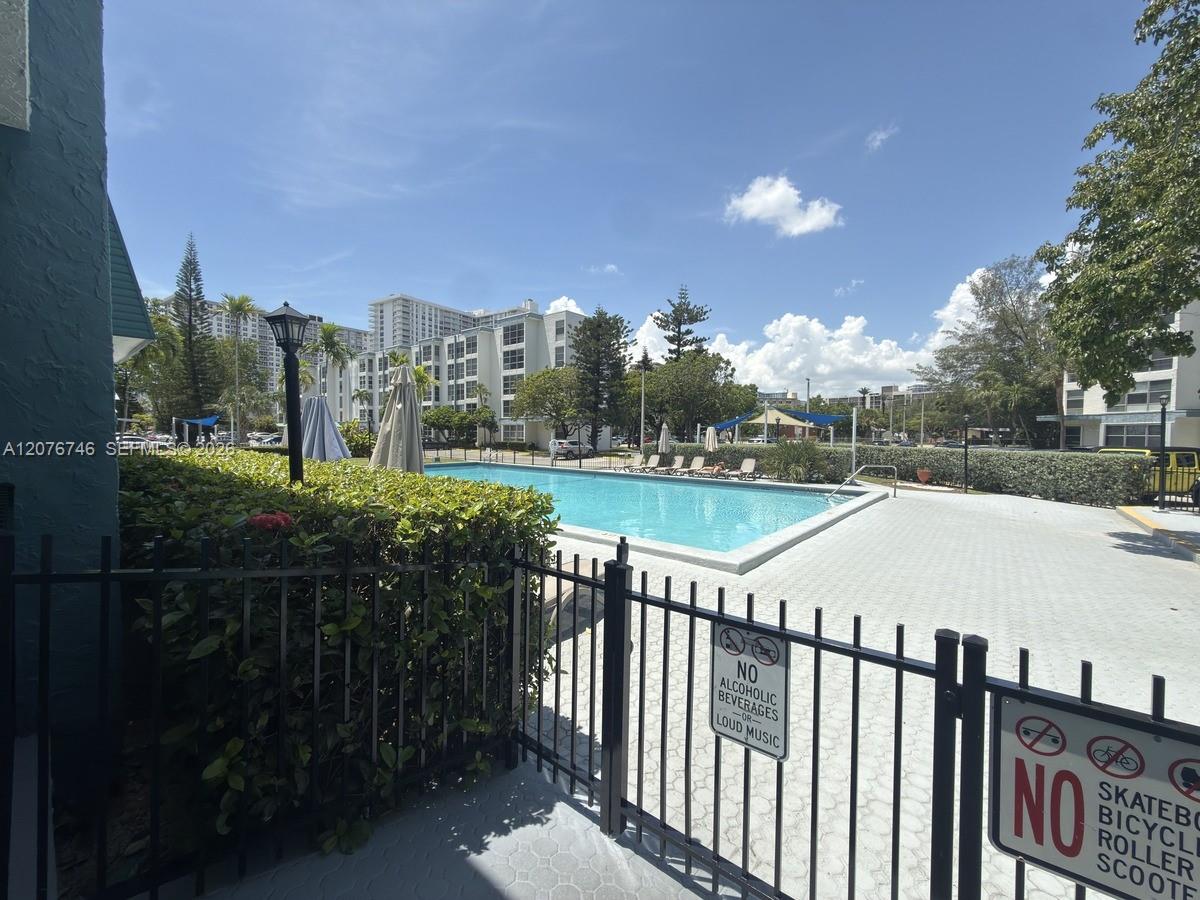 17560 Atlantic Boulevard 503 Property Photo 11