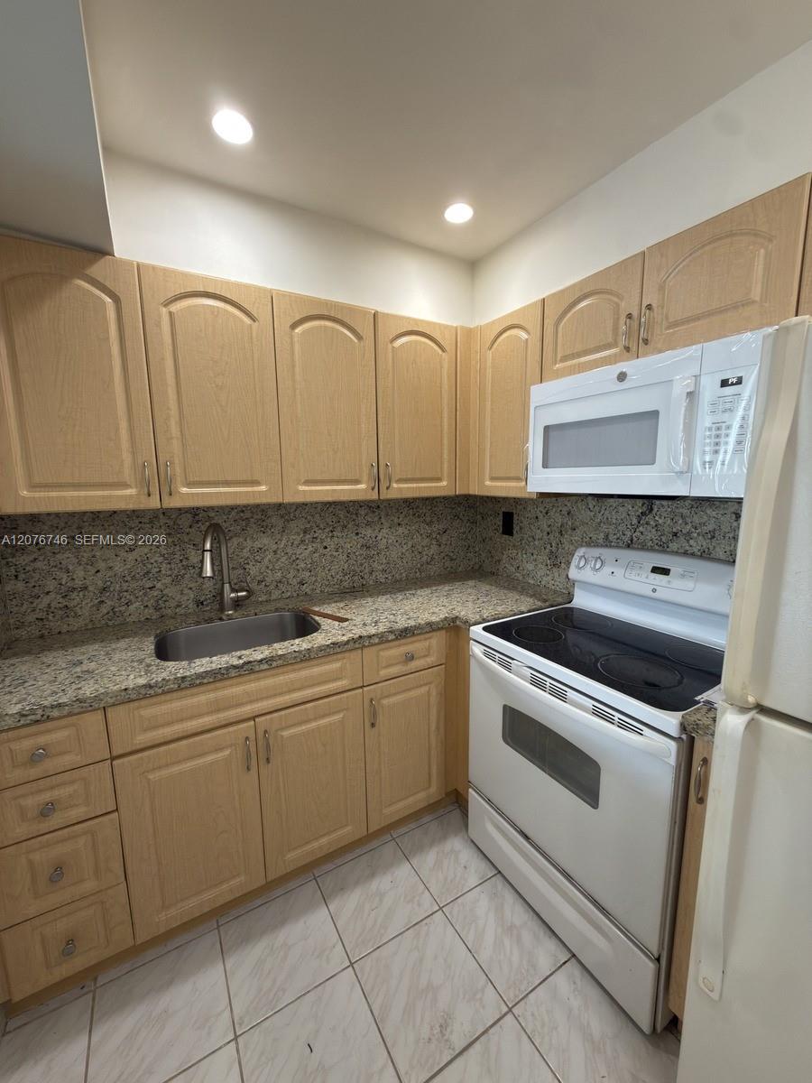 17560 Atlantic Boulevard 503 Property Photo 15