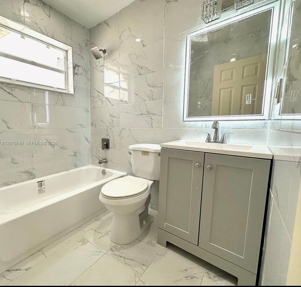 6035 SW 39th Street 1 Property Photo 1