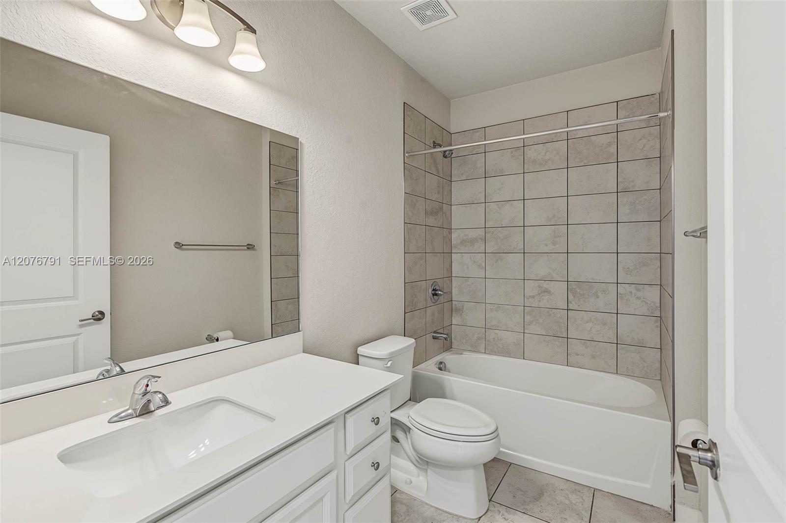446 Nw 11th Avenue 446 Property Photo 7