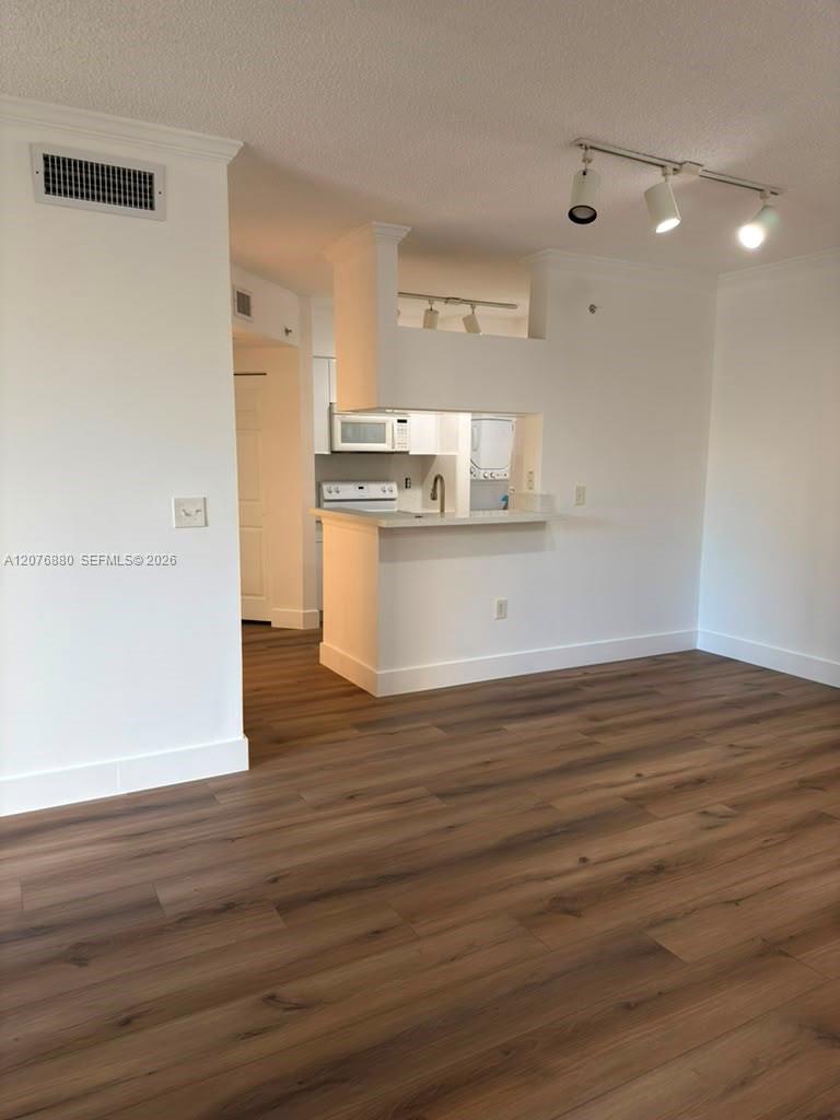 17145 N Bay Road 4202 Property Photo 2