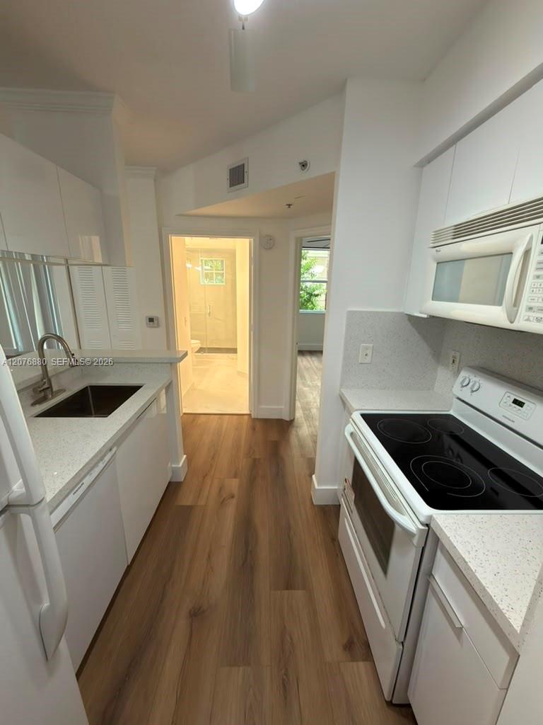 17145 N Bay Road 4202 Property Photo 4