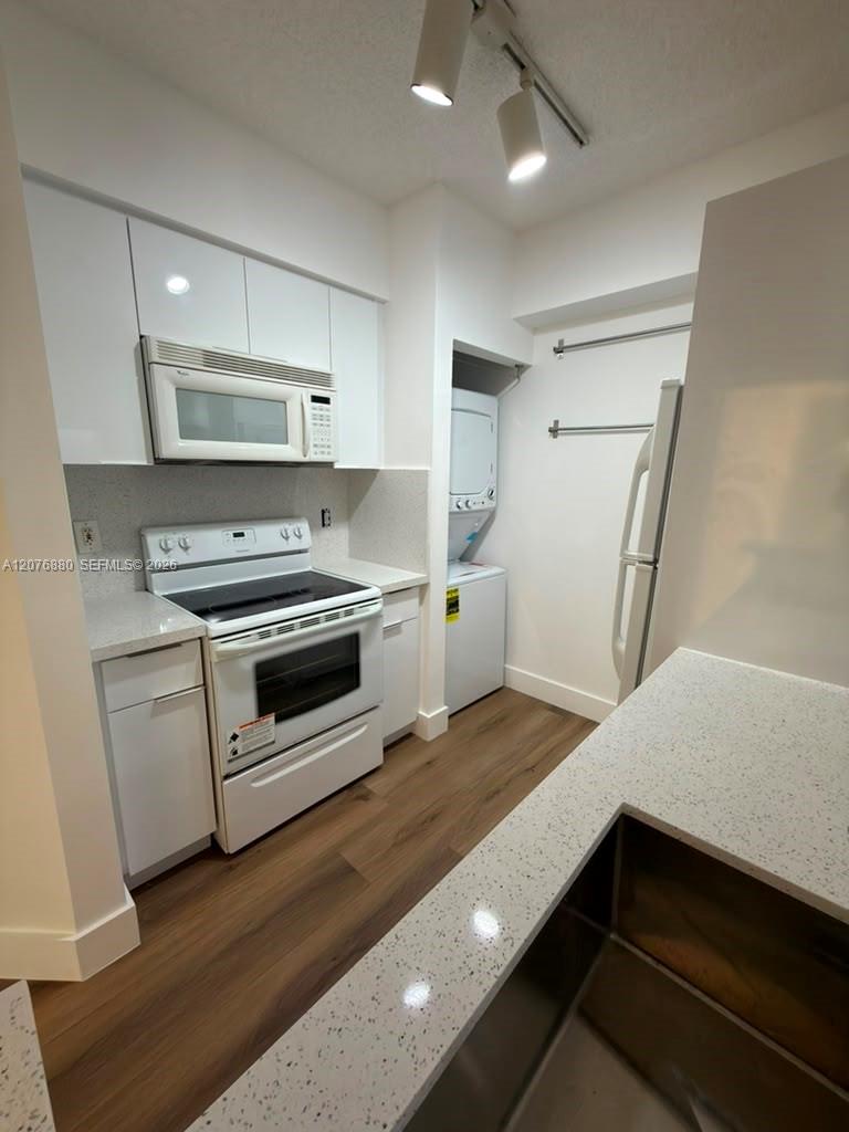17145 N Bay Road 4202 Property Photo 18