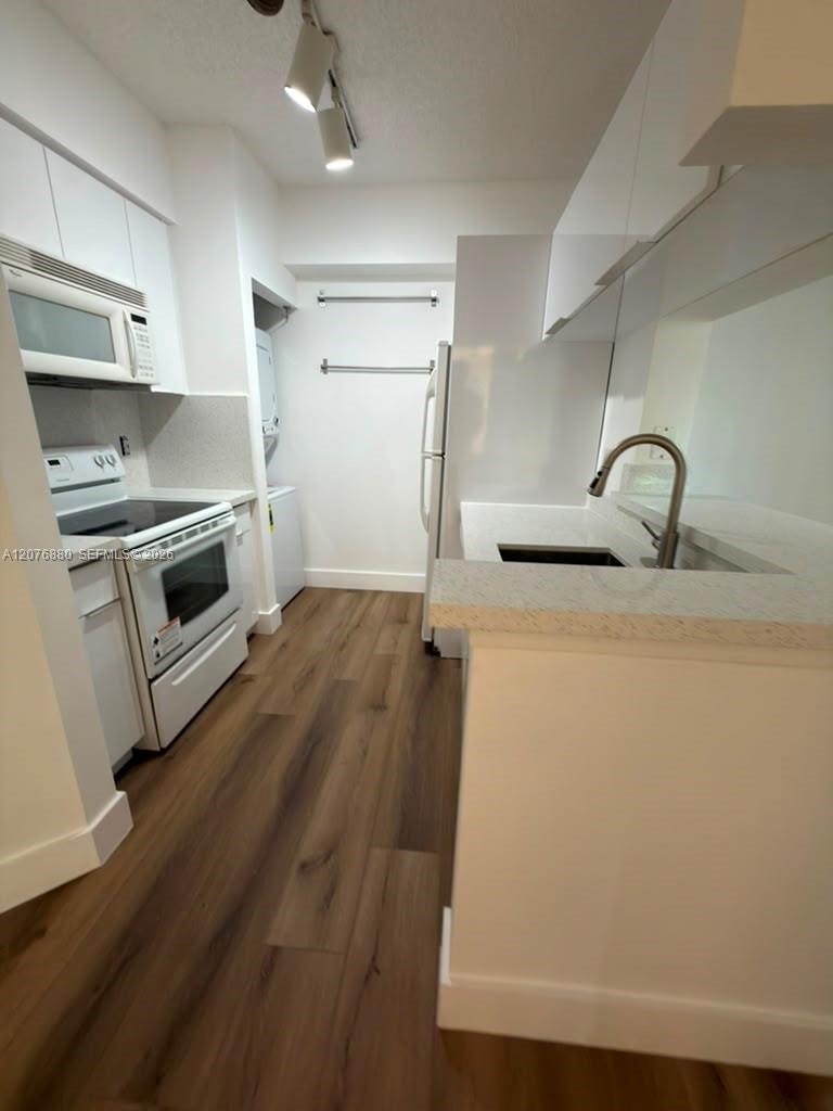 17145 N Bay Road 4202 Property Photo 20
