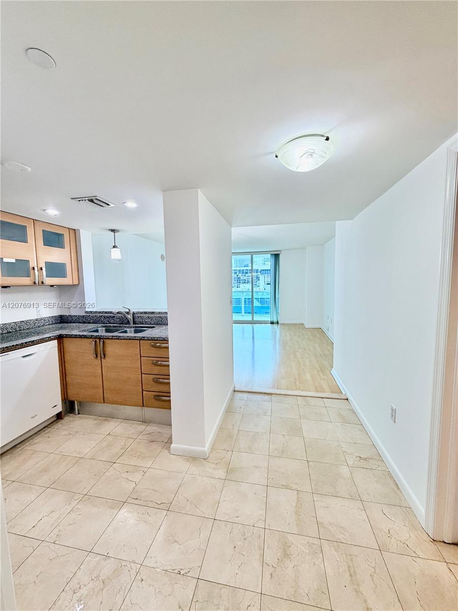 2101 Brickell Avenue 1805 Property Photo 15