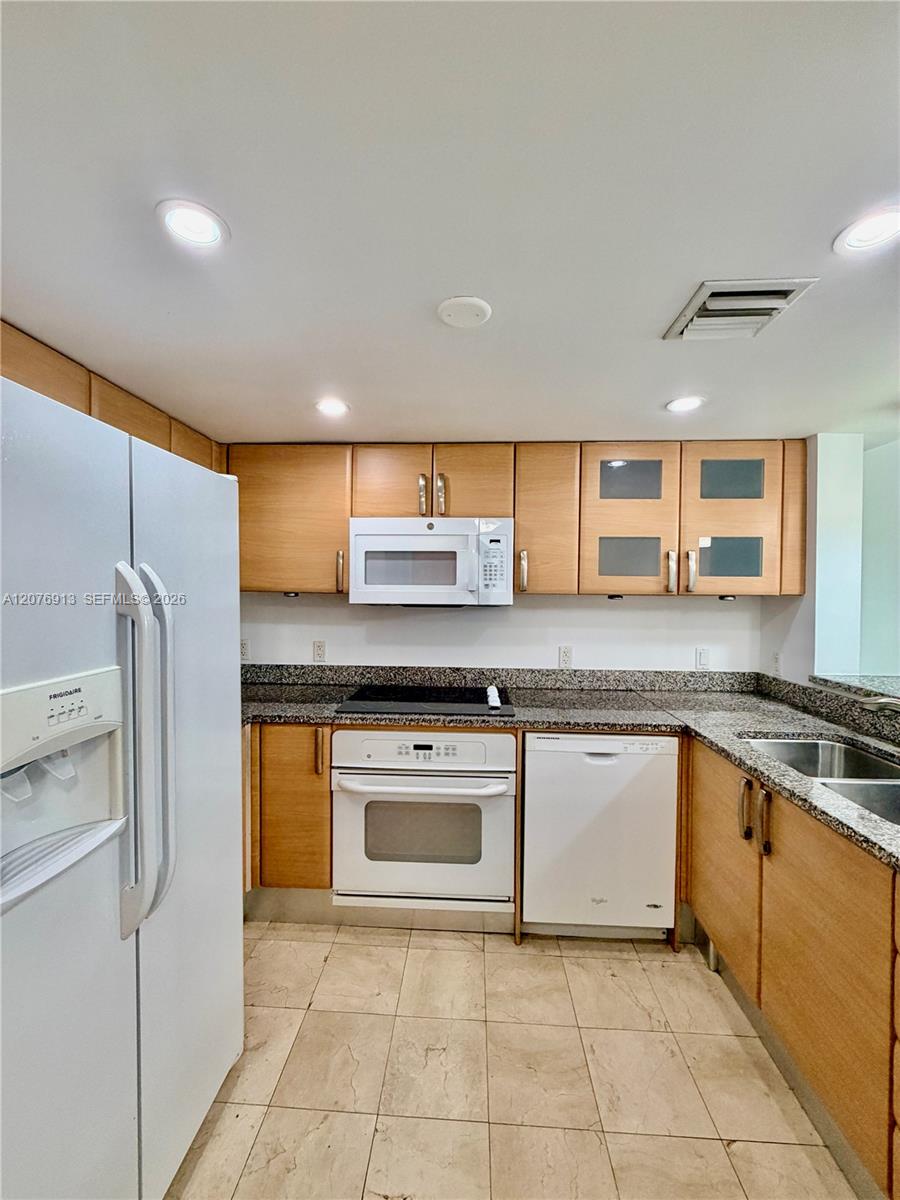 2101 Brickell Avenue 1805 Property Photo 16