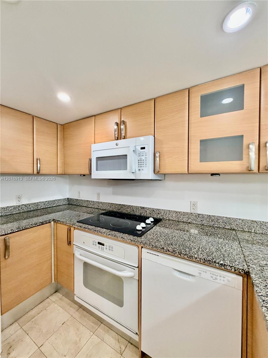 2101 Brickell Avenue 1805 Property Photo 17