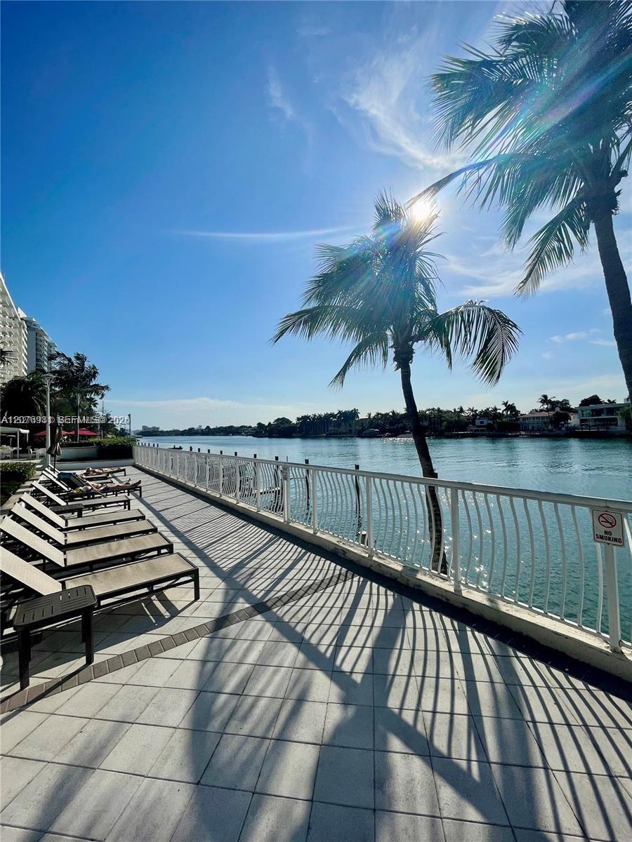 5600 Collins Avenue 16p Property Photo 14