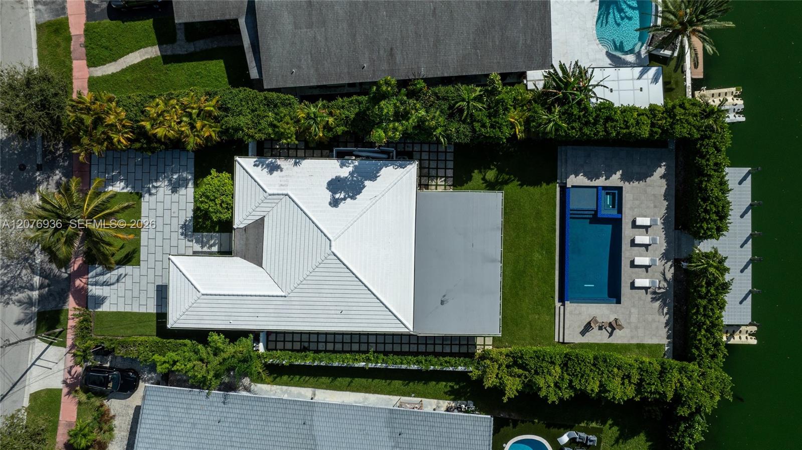 740 S Shore Drive Property Photo 3