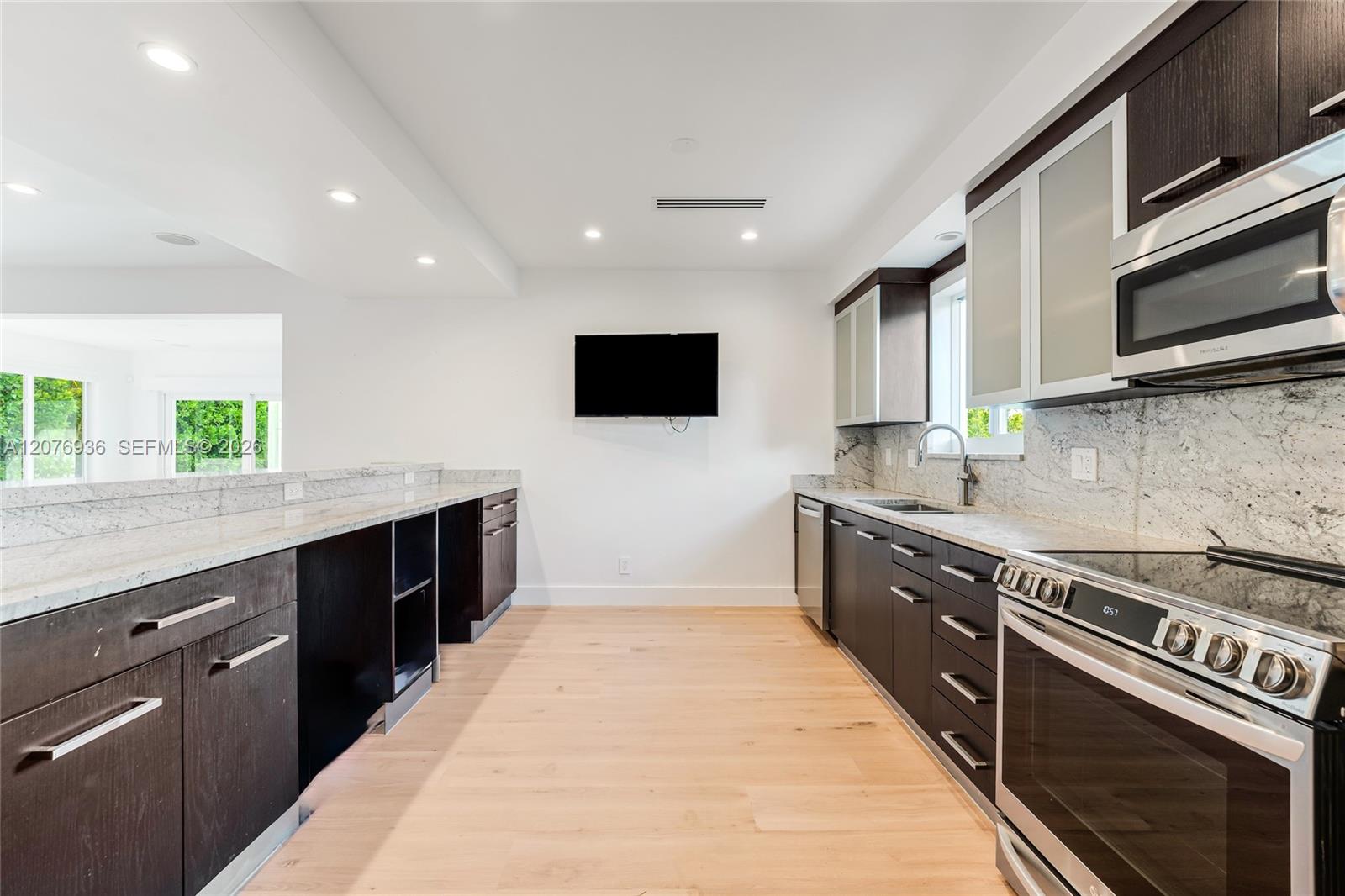 740 S Shore Drive Property Photo 17