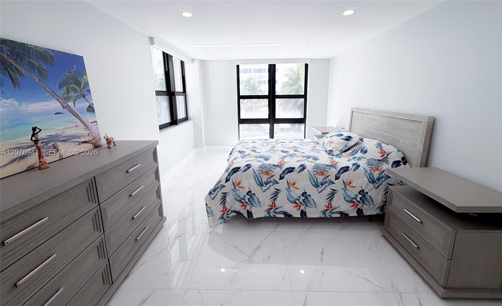 1800 Collins Avenue 3h Property Photo 8