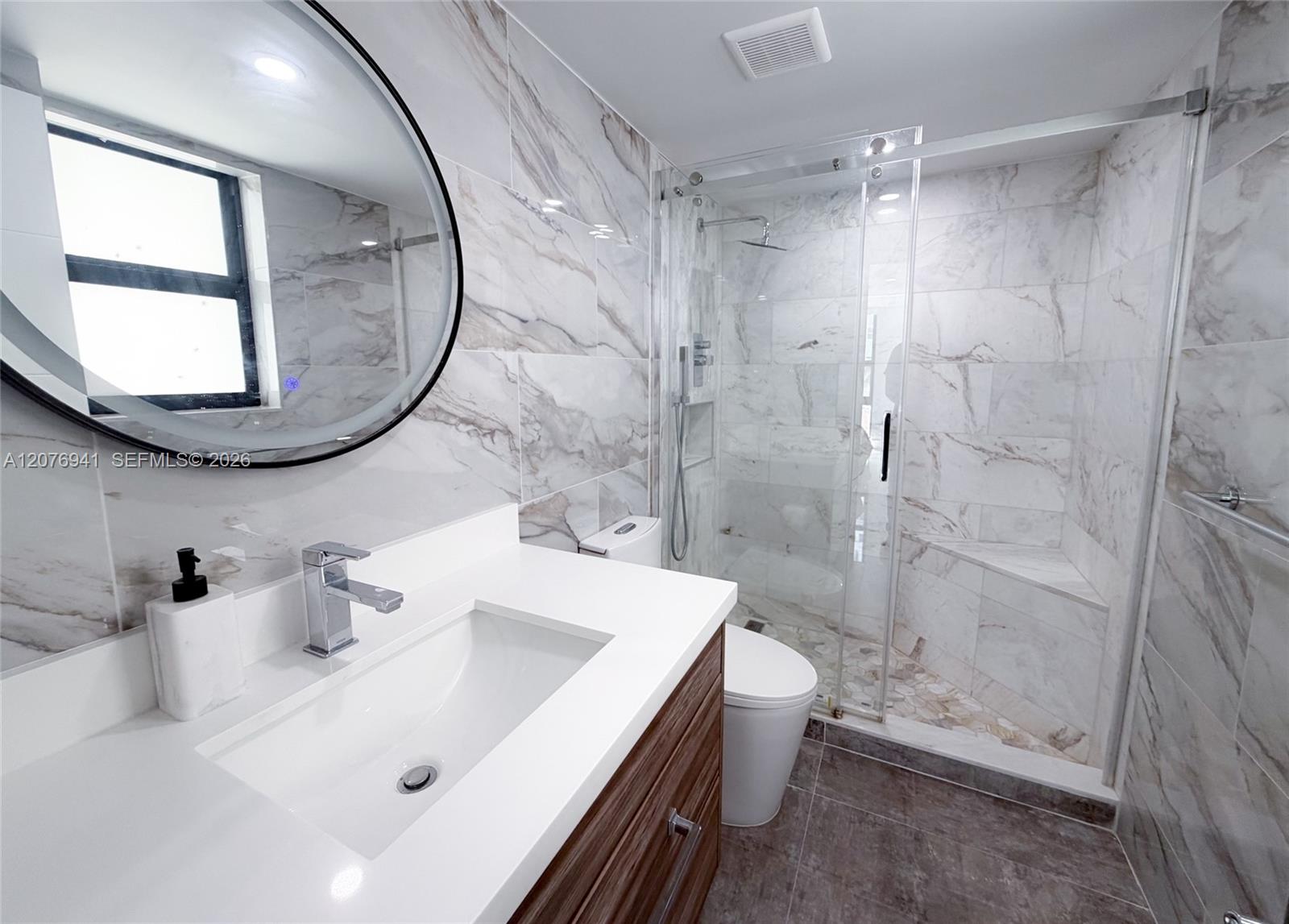 1800 Collins Avenue 3h Property Photo 10