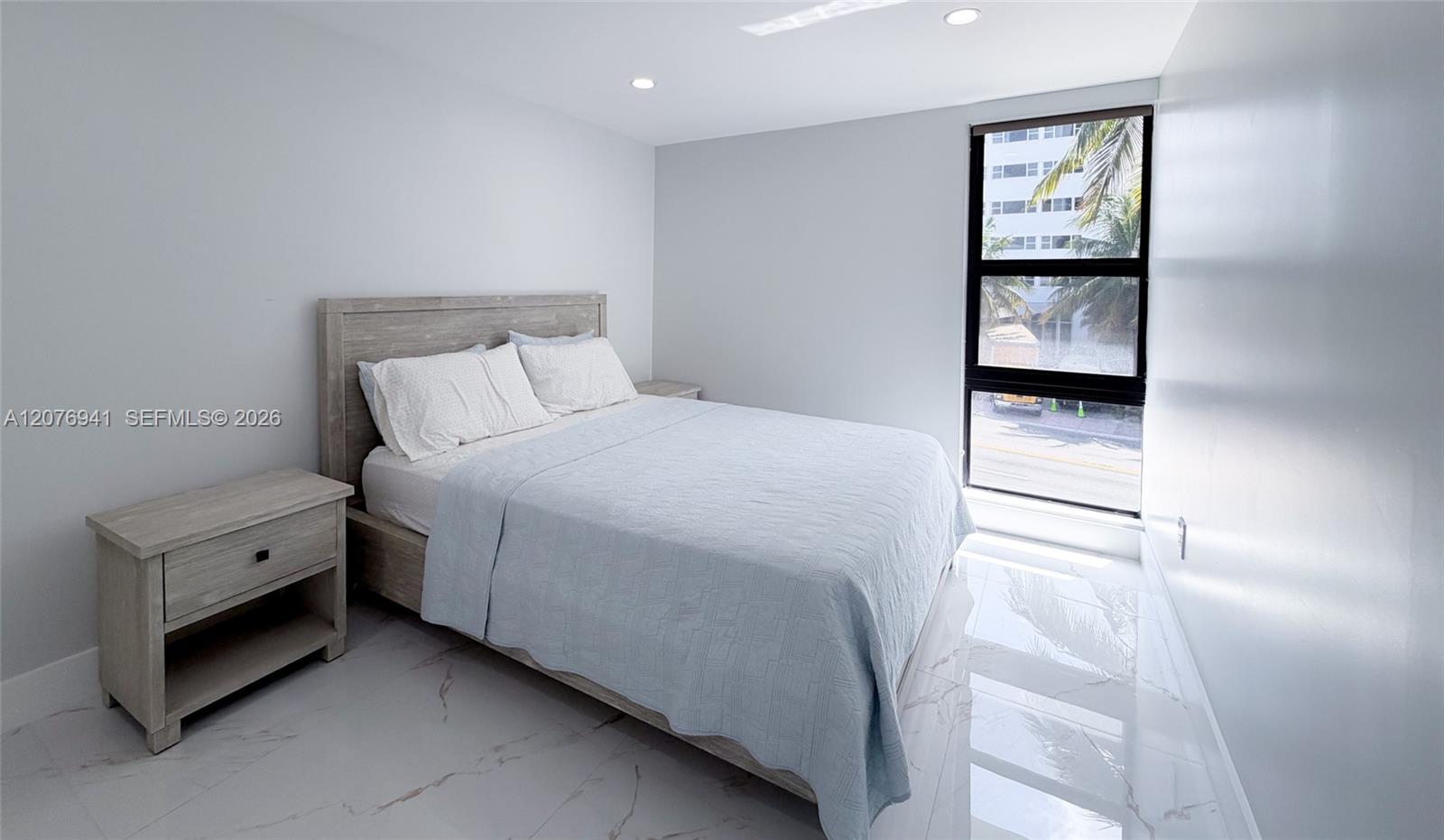 1800 Collins Avenue 3h Property Photo 11