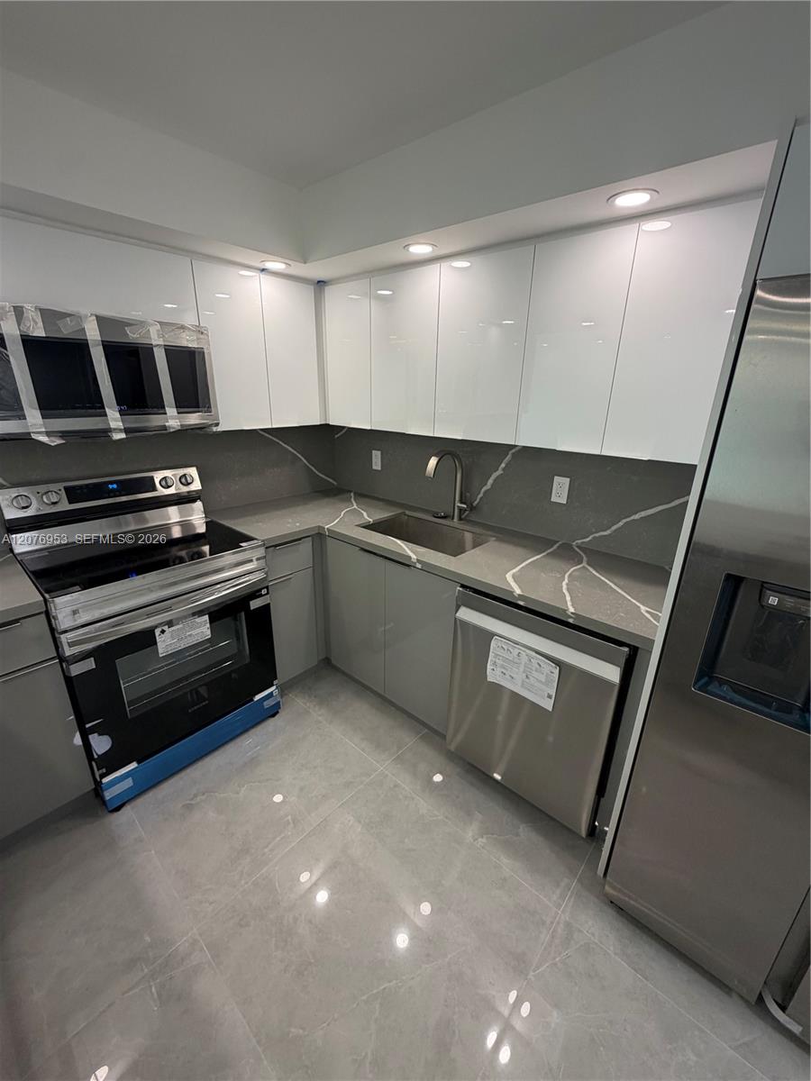 A12076953 Property Photo 2