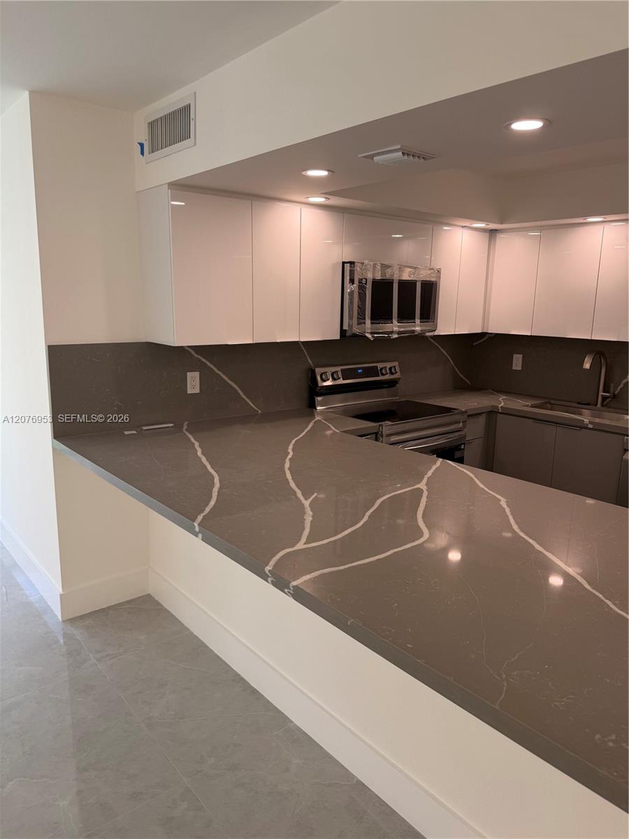 A12076953 Property Photo 30