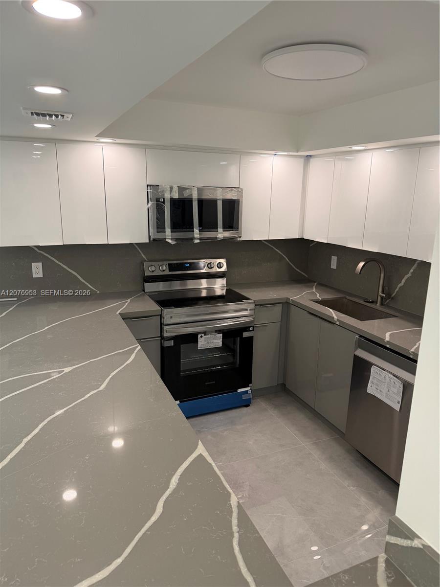 A12076953 Property Photo 32