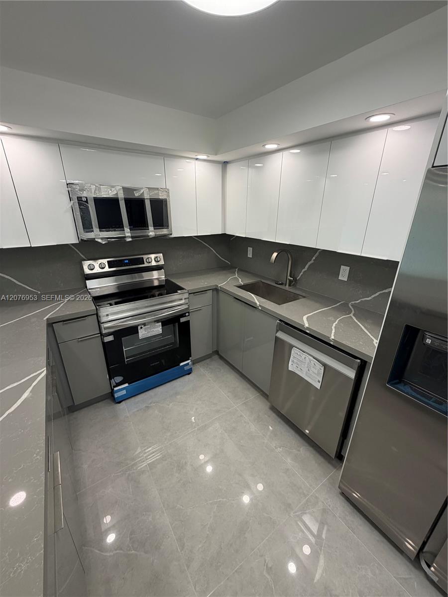 A12076953 Property Photo 33