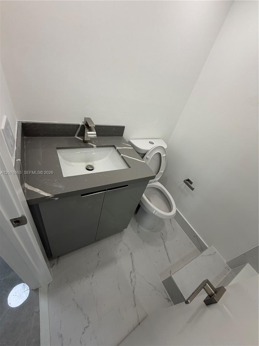 A12076953 Property Photo 38