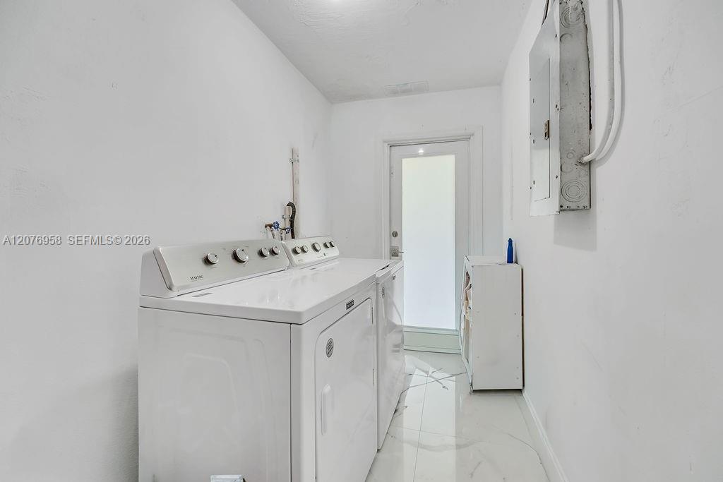 20400 Nw 38th Court Property Photo 12