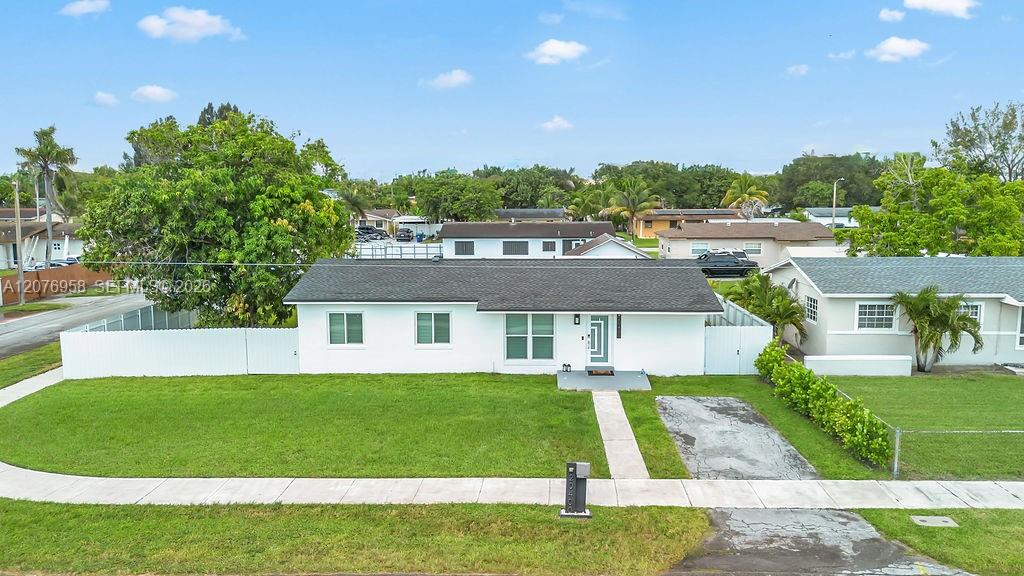 20400 Nw 38th Court Property Photo 24