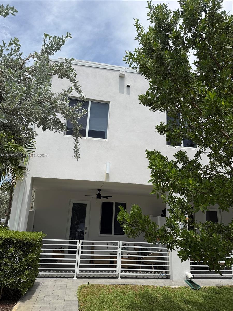 10300 Nw 66th Street Property Photo 3