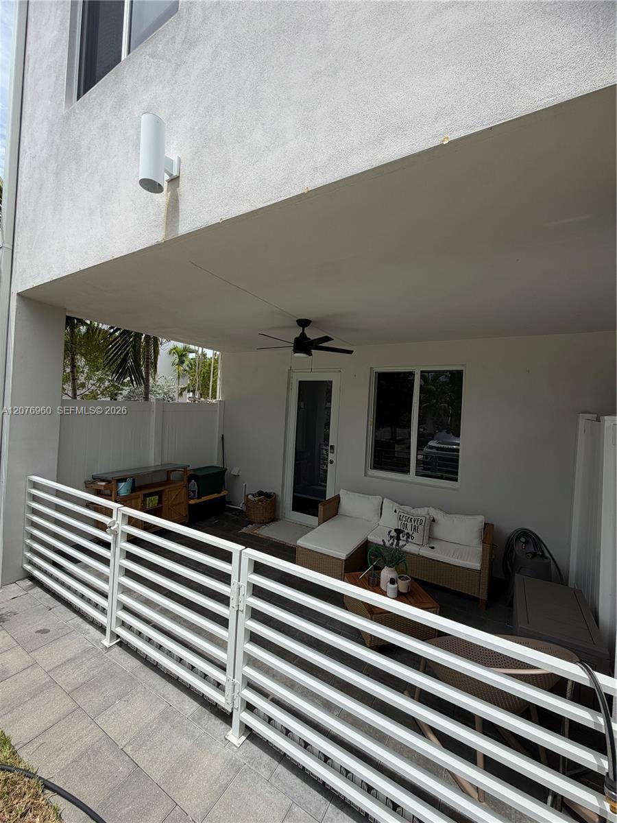 10300 Nw 66th Street Property Photo 4