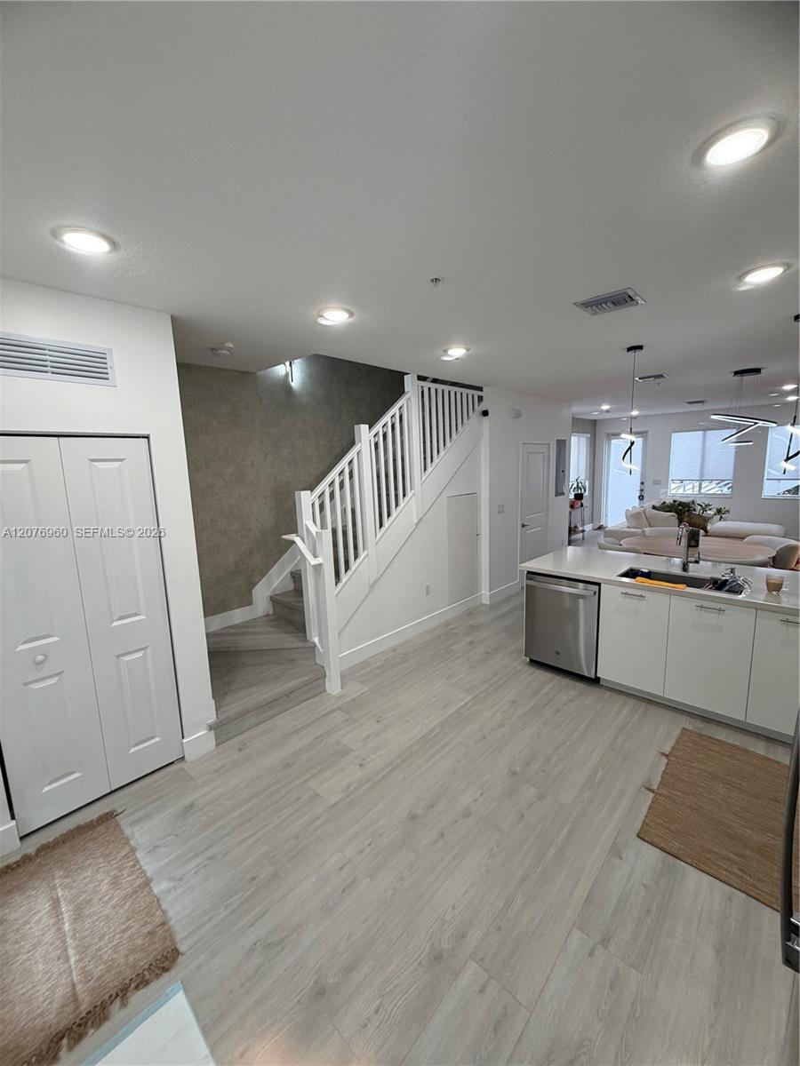 10300 Nw 66th Street Property Photo 9
