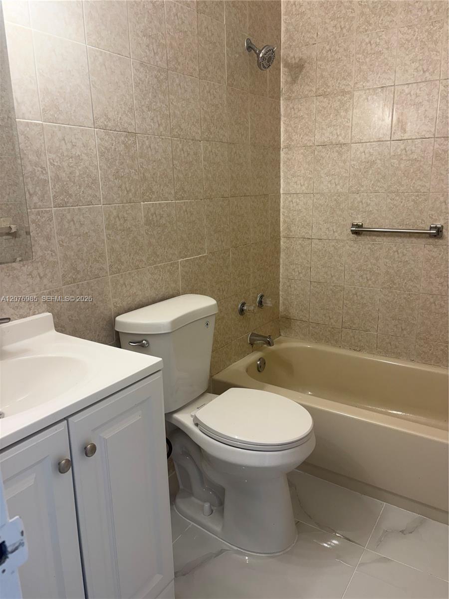 A12076985 Property Photo 4