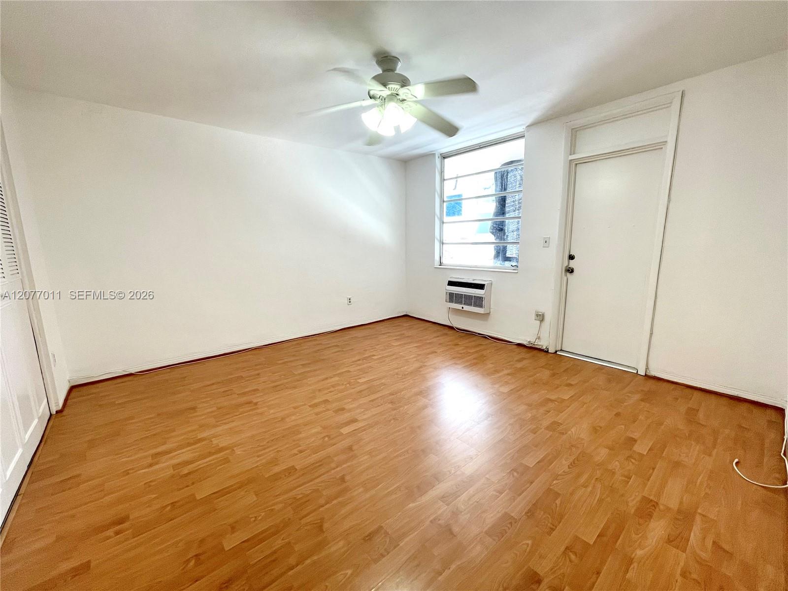 441 Collins Avenue 30 Property Photo 8