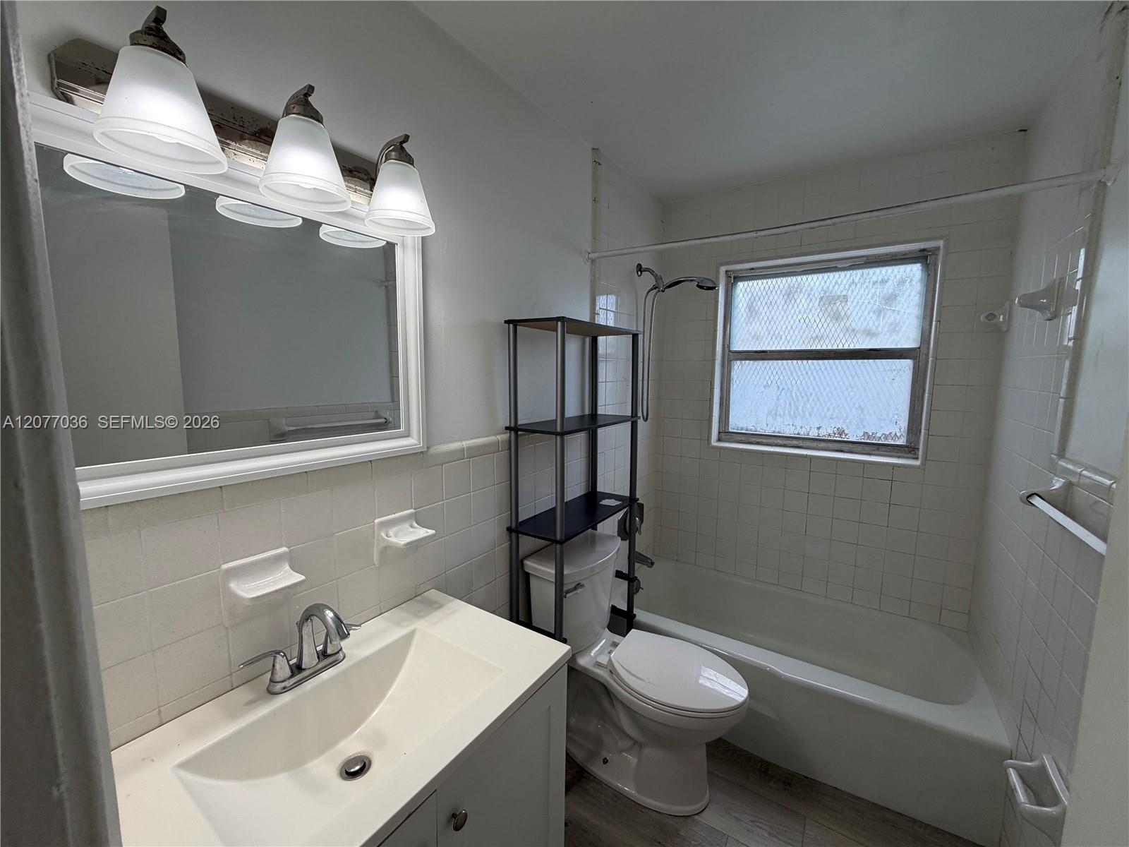 1245 W 35th Street 2 Property Photo 5