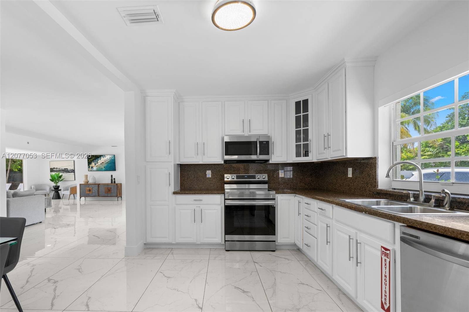 1308 Seabreeze Boulevard Property Photo 8