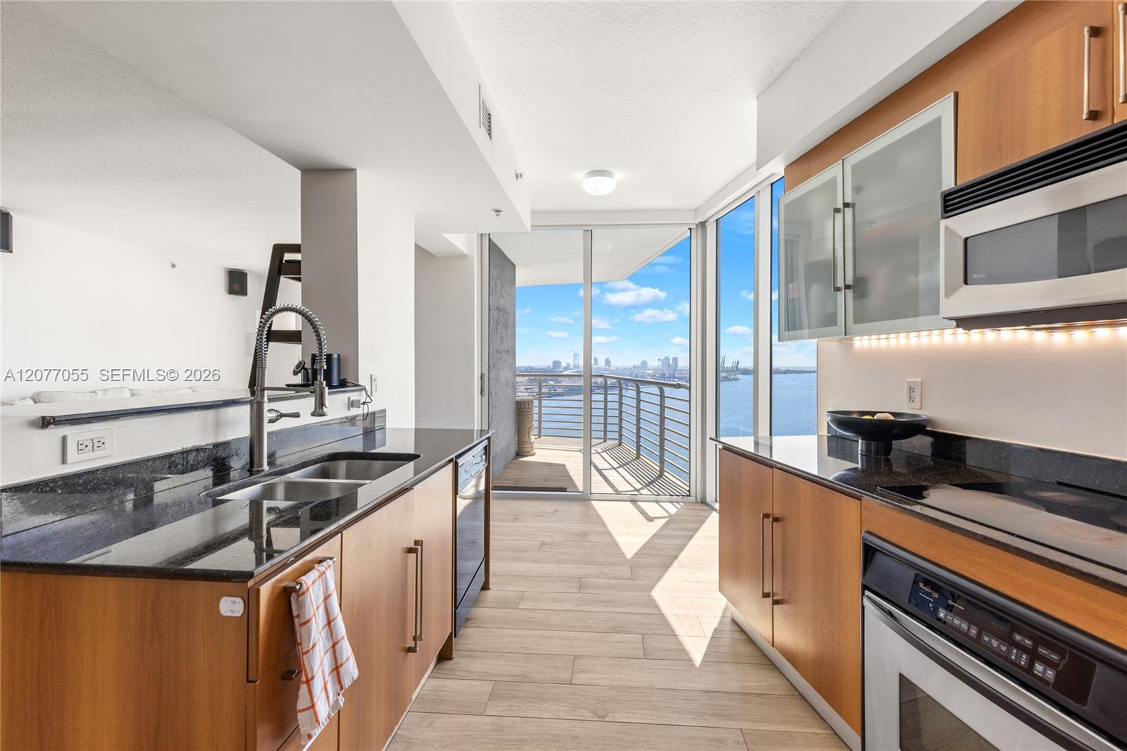 325 S Biscayne Boulevard 2723 Property Photo 4