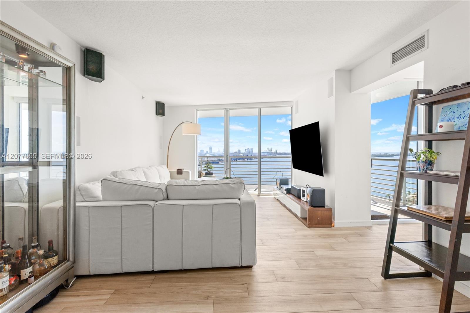325 S Biscayne Boulevard 2723 Property Photo 12