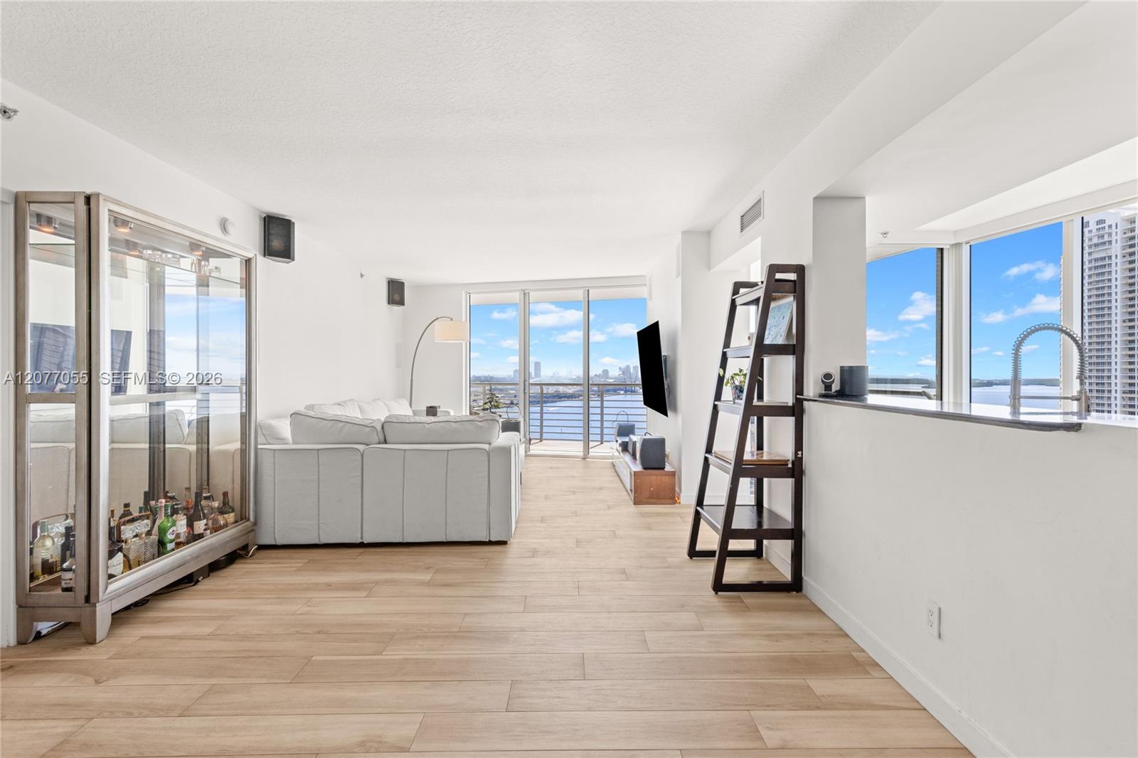 325 S Biscayne Boulevard 2723 Property Photo 13
