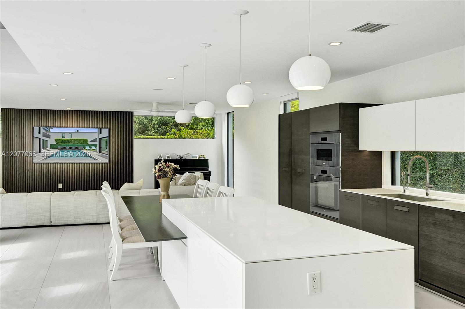 129 N Victoria Park Road Property Photo 27