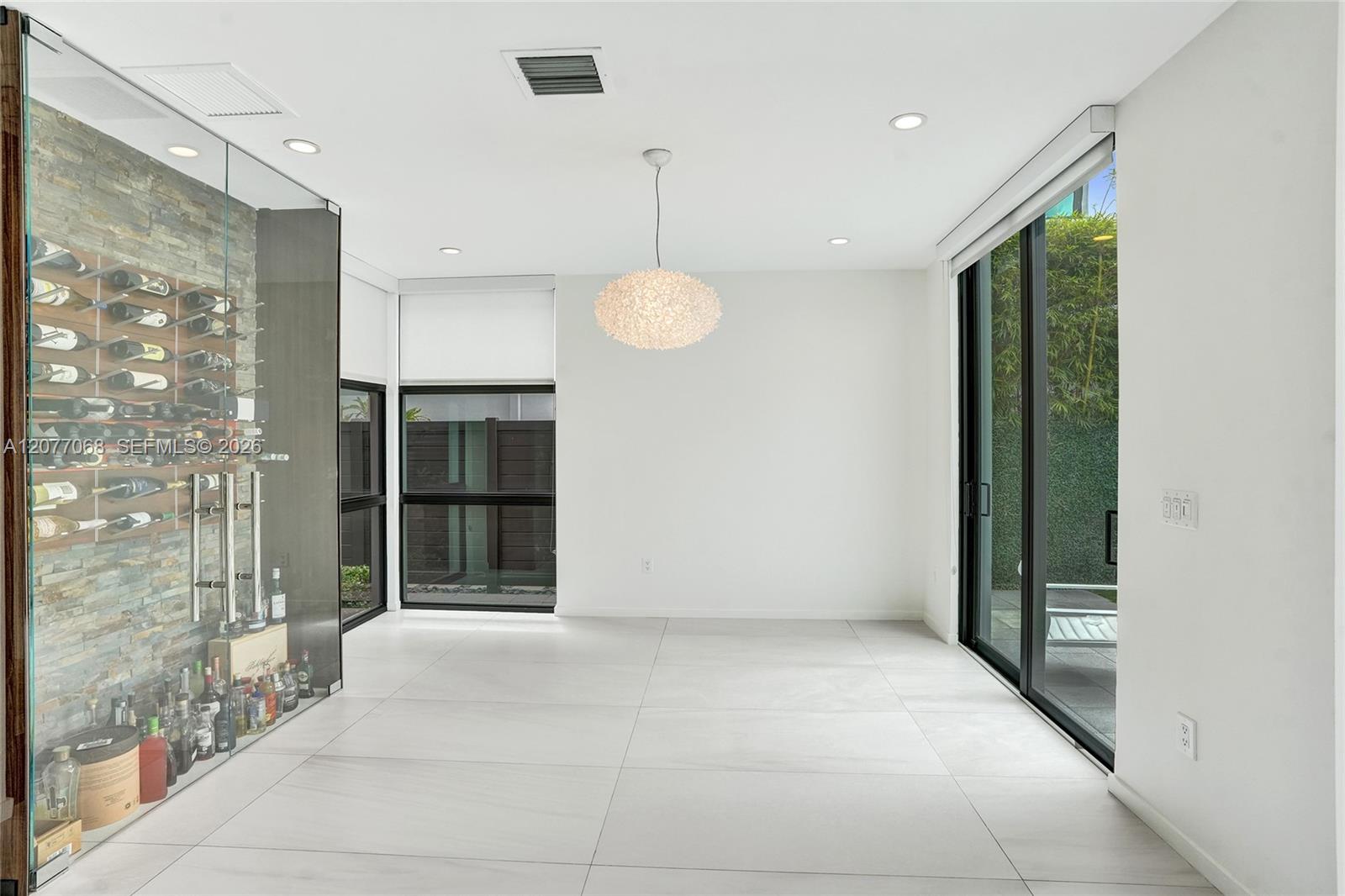 129 N Victoria Park Road Property Photo 38
