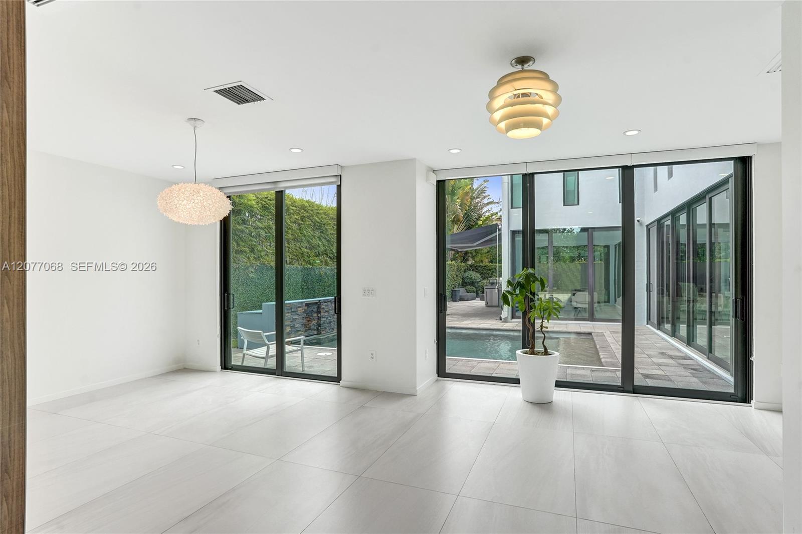 129 N Victoria Park Road Property Photo 39