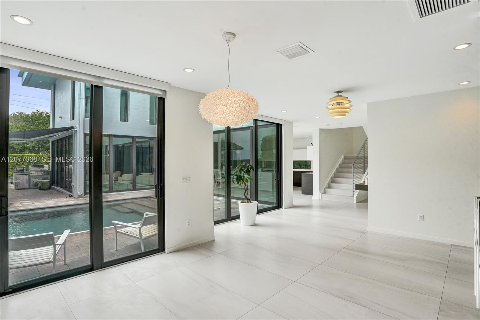 129 N Victoria Park Road Property Photo 42