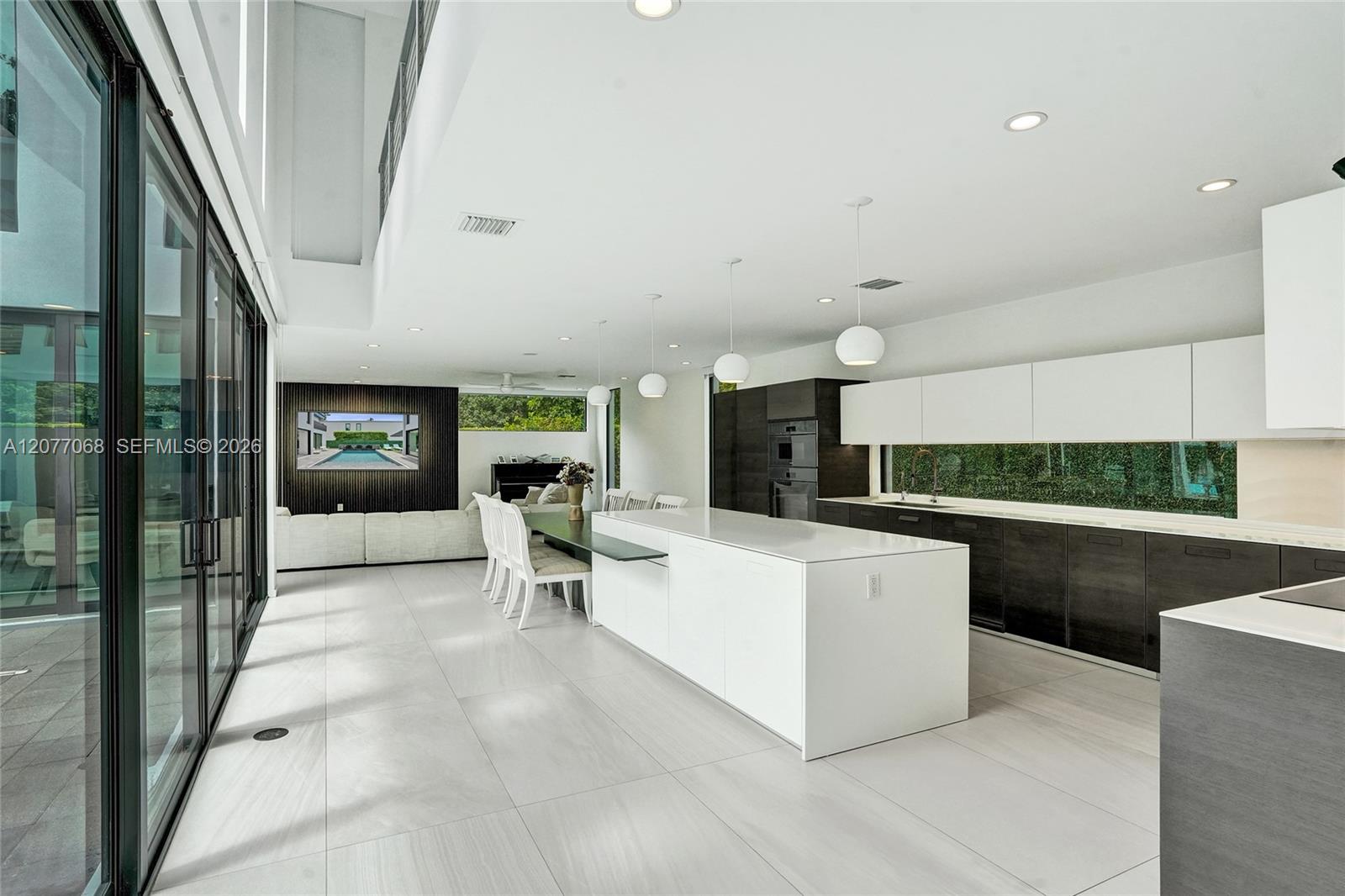 129 N Victoria Park Road Property Photo 47