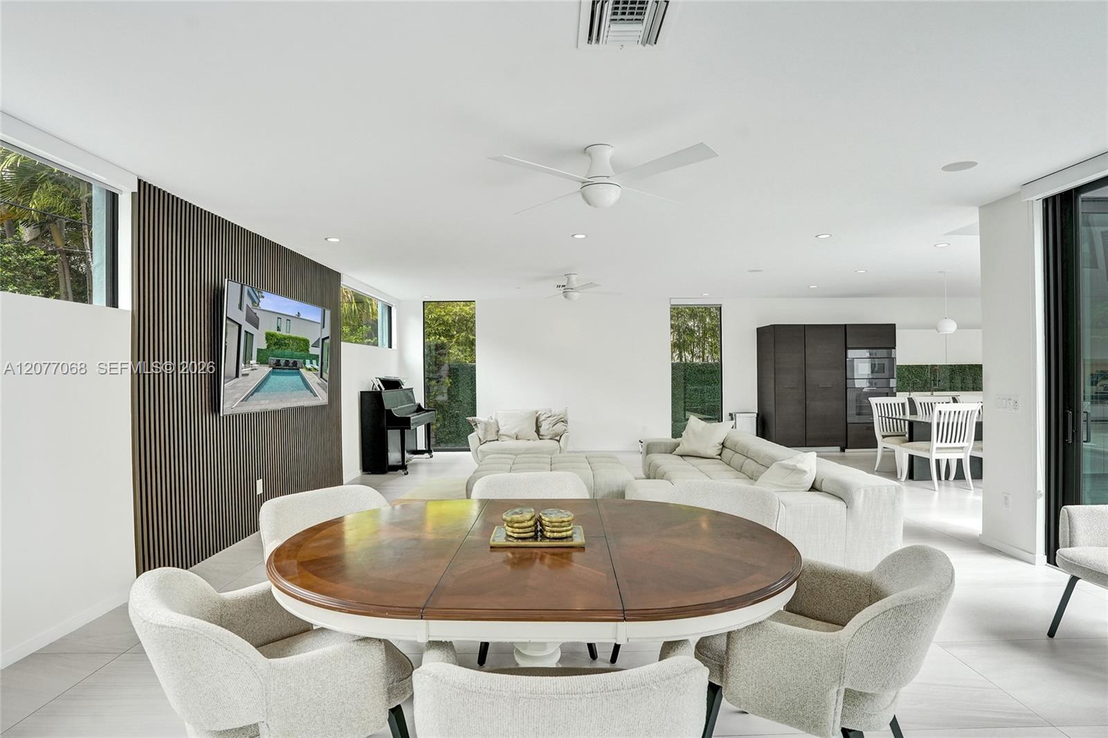 129 N Victoria Park Road Property Photo 73