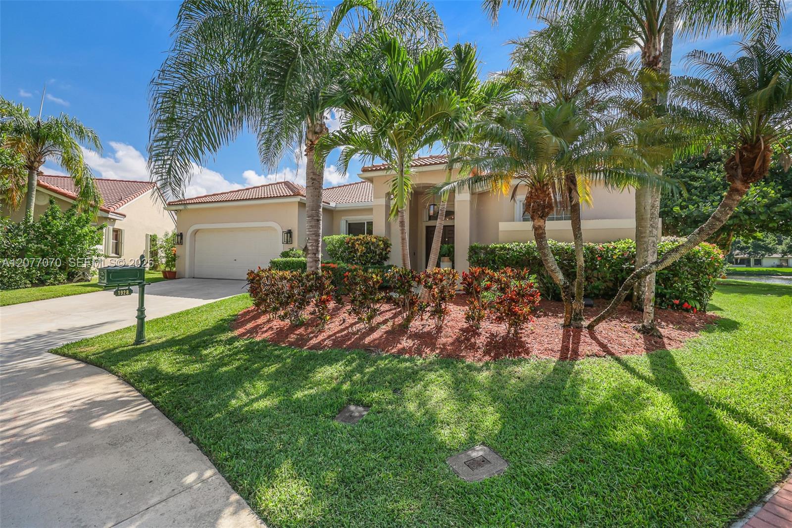 1928 Water Ridge Drive Property Photo 2