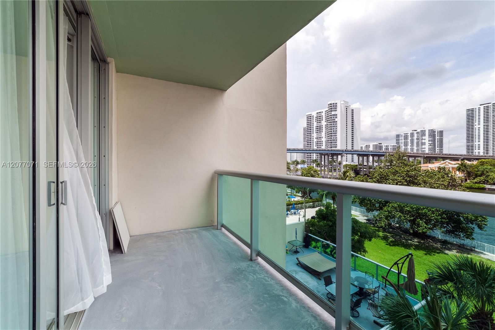 19390 Collins Avenue 419 Property Photo 3