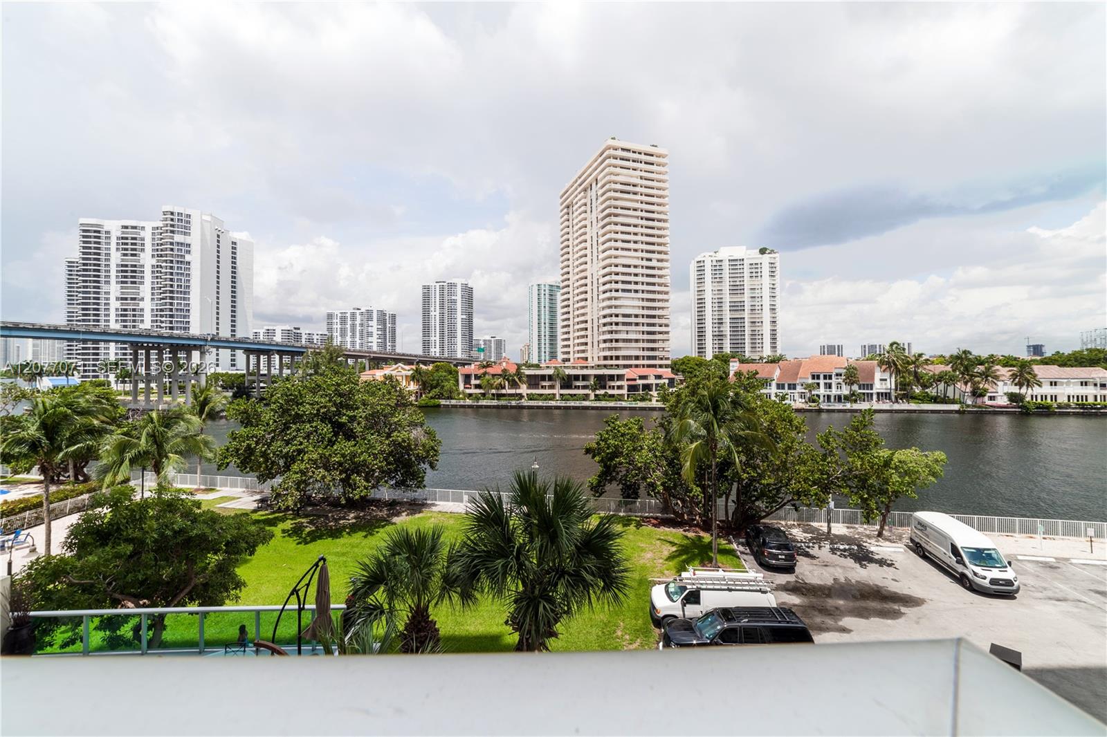 19390 Collins Avenue 419 Property Photo 5