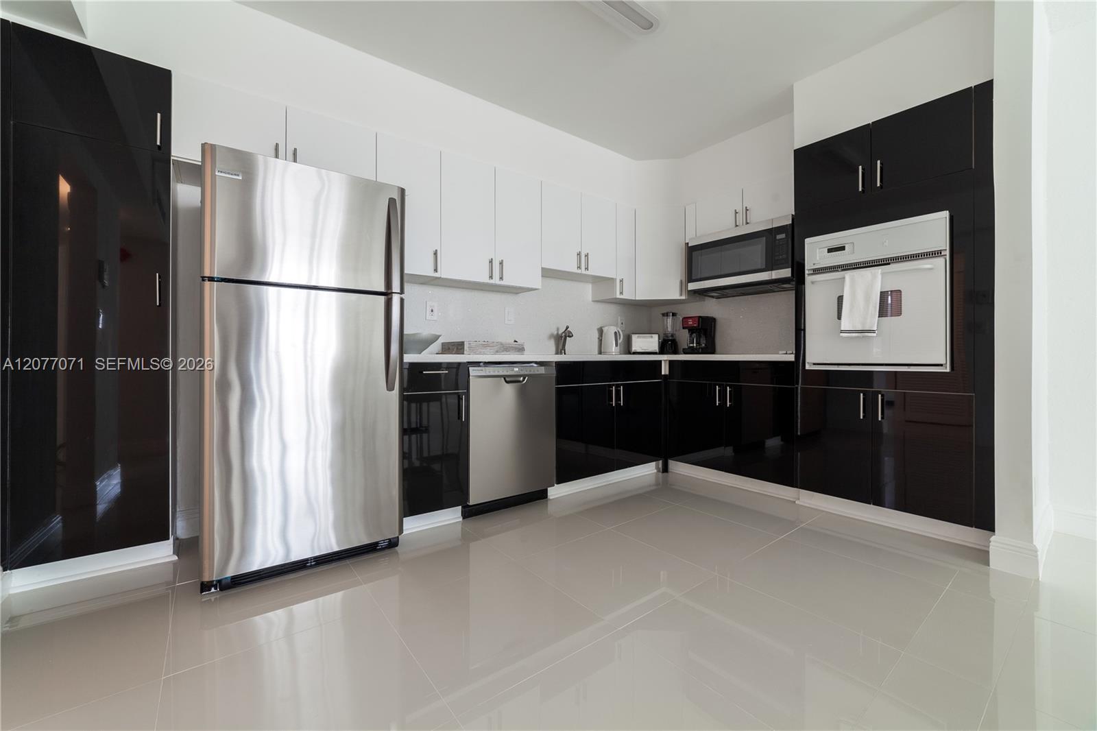 19390 Collins Avenue 419 Property Photo 7