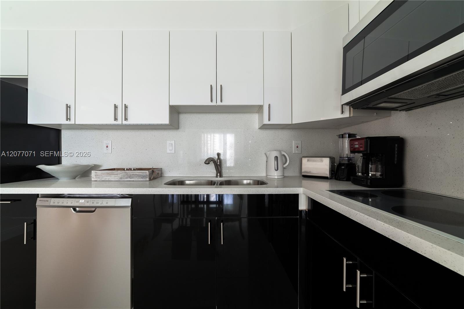 19390 Collins Avenue 419 Property Photo 9