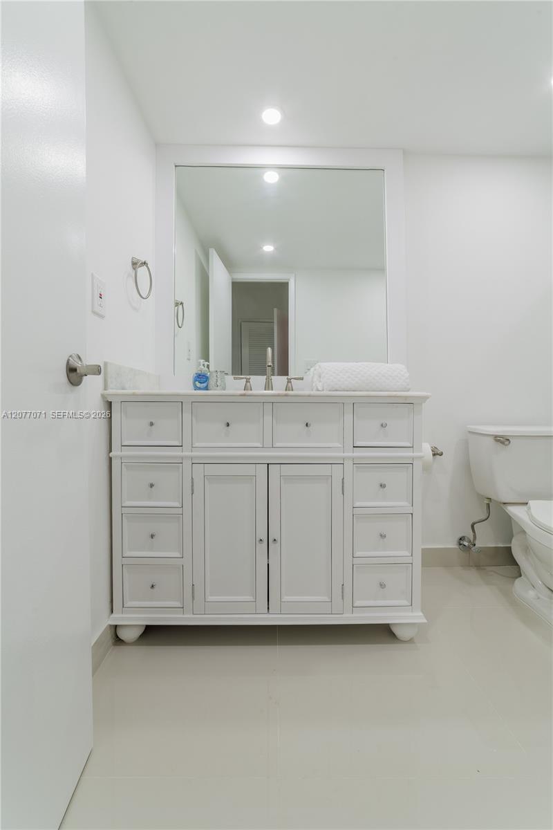 19390 Collins Avenue 419 Property Photo 25