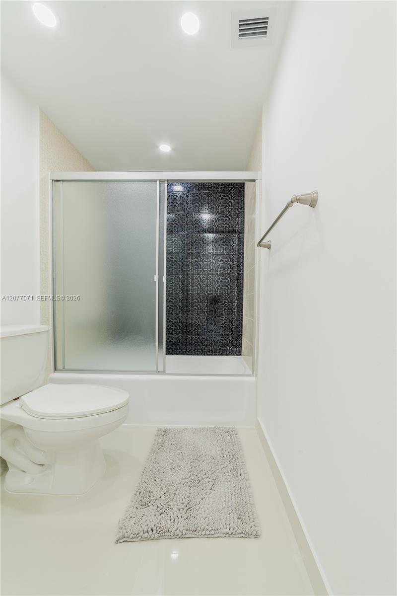 19390 Collins Avenue 419 Property Photo 26