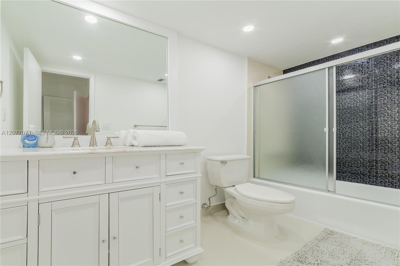 19390 Collins Avenue 419 Property Photo 28
