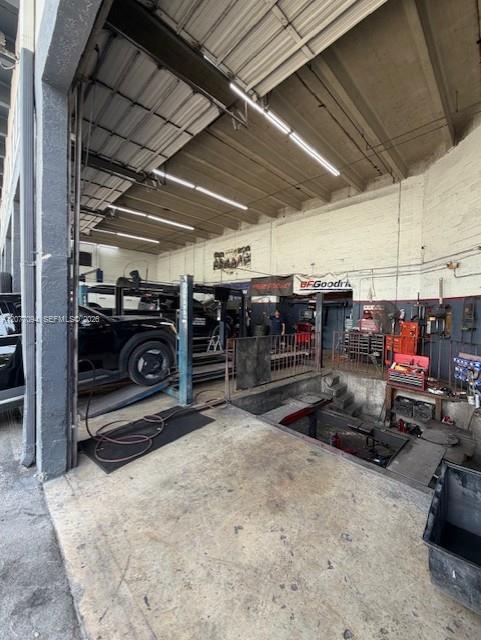 Established Tire/mechanic Shop Property Photo 1